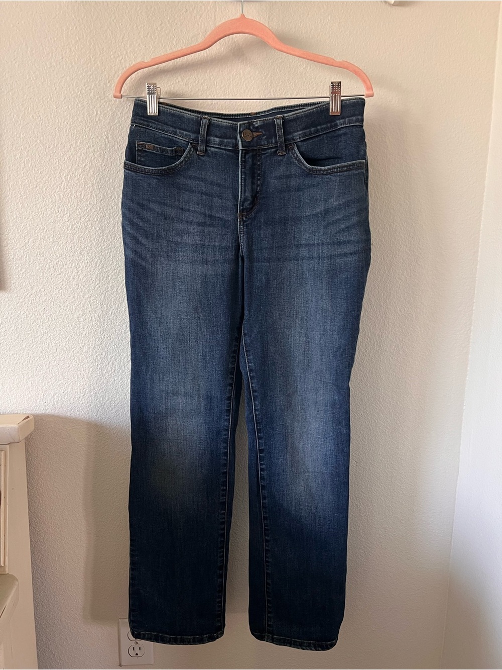 Lee Straight Leg Women’s Jeans in Dark Blue Wash Mid Rise size 8 Short